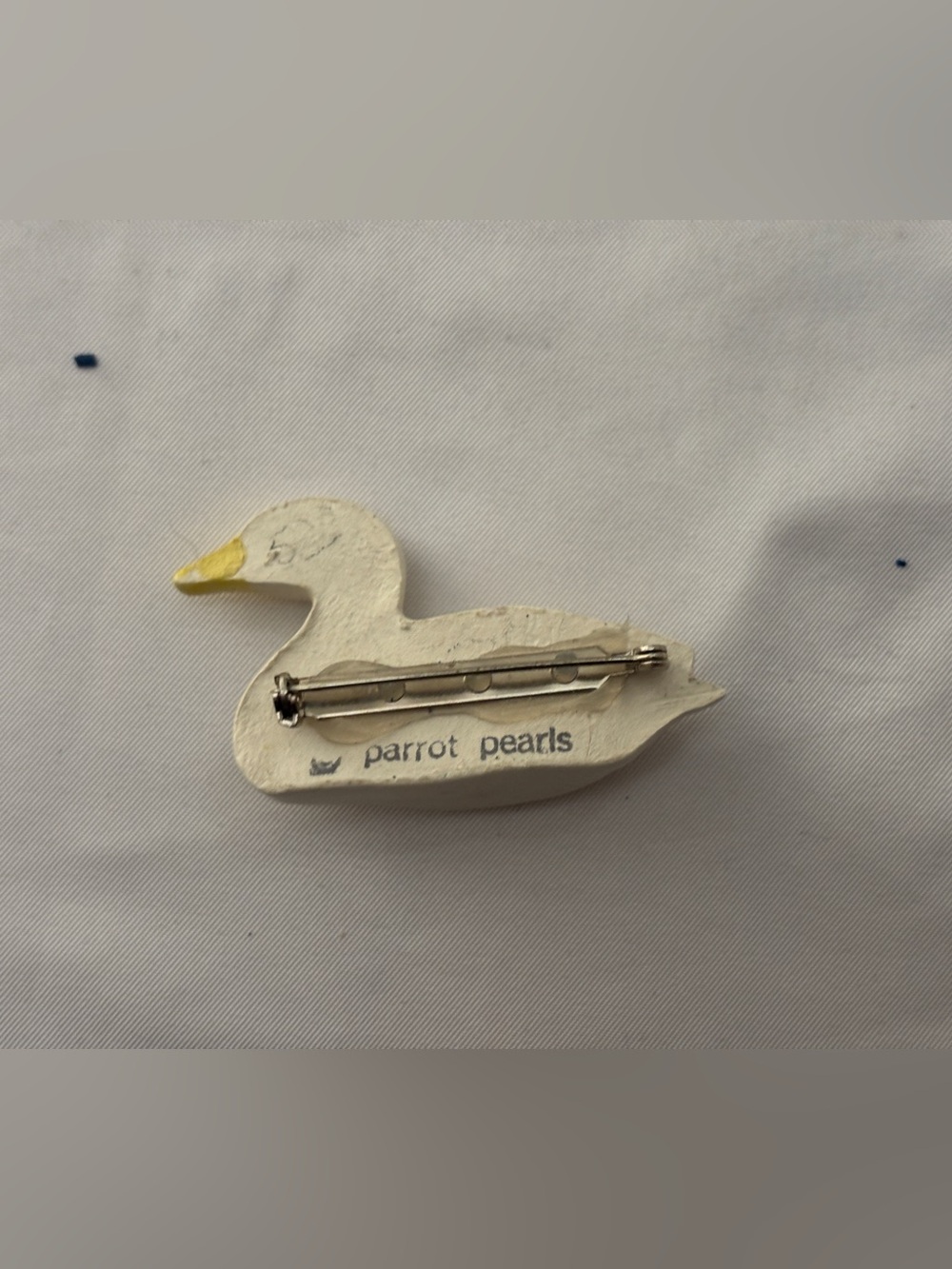Parrot Pearls Vintage White Ceramic Duck Pin - Picture 2 of 4